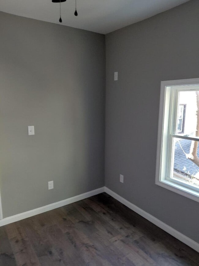 Building Photo - 537 N Mechanic St