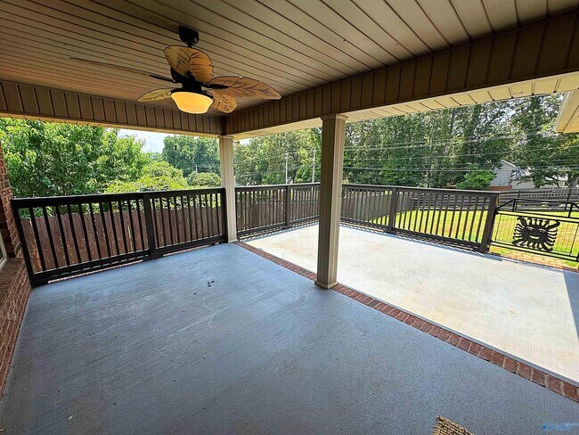 Building Photo - 105 Oak Shade Dr