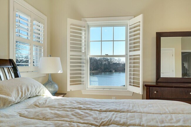 Building Photo - 330 Villa Park Wy