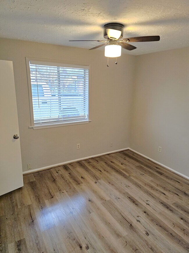 Building Photo - 2503 Brookford Dr