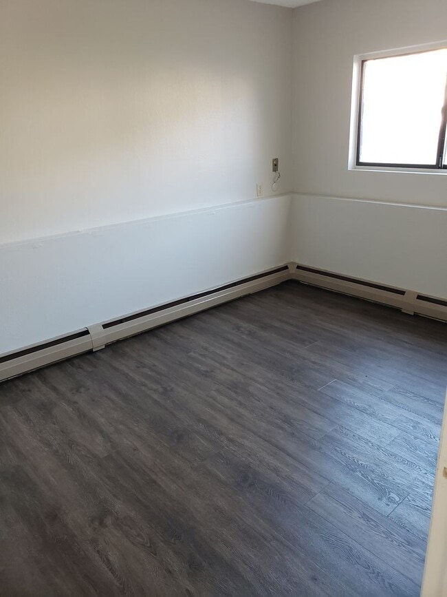 Building Photo - 406 West Ave