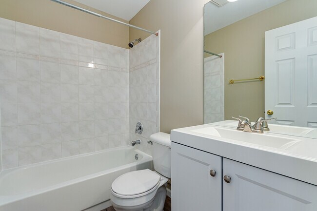 Building Photo - 2316 Highland Ct