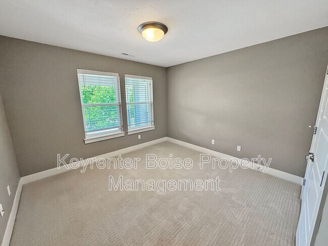 Building Photo - 2784 S Trailwood Way