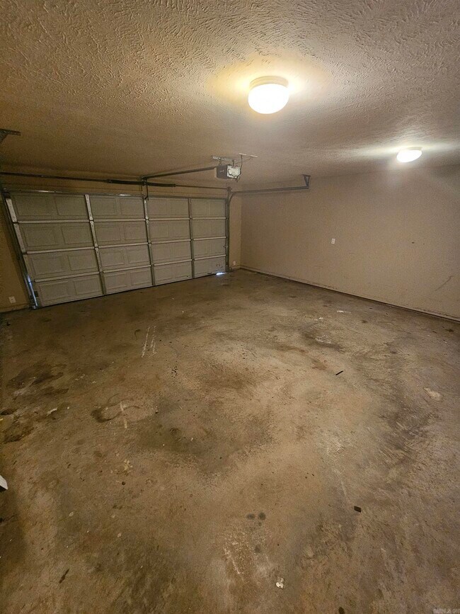 Building Photo - 35 W Oak Dr