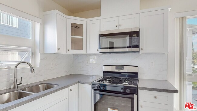 Building Photo - 236 Rosemont Ave