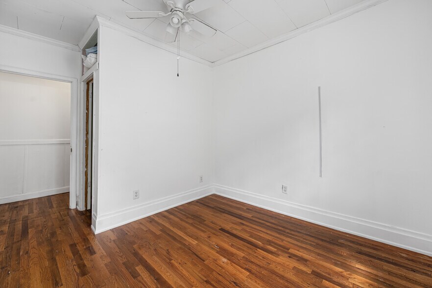 Building Photo - 387 Woodlawn Ave