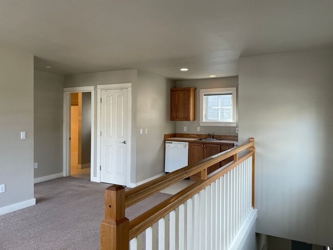 Building Photo - Prime Location 1 Bed 1 Bath! One Month Free!