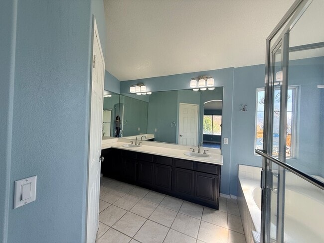 Building Photo - Stunning 5-Bedroom Pool Home in Corona is now available for rent