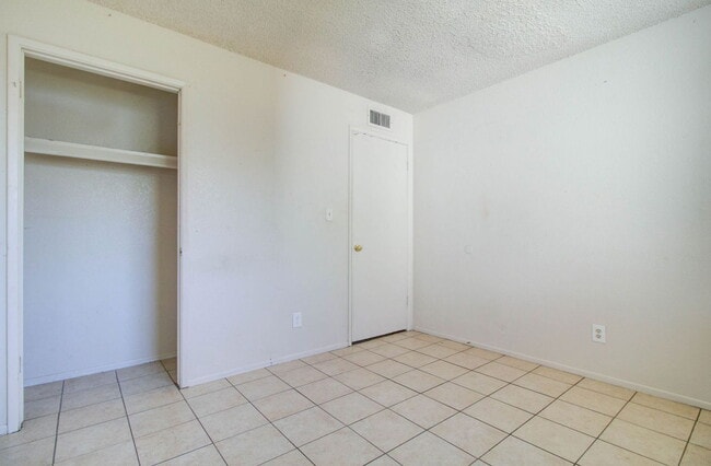 Building Photo - 373 N Williams St