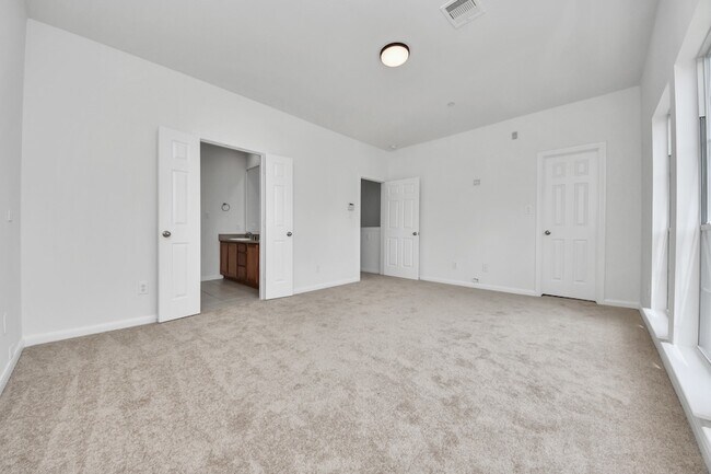 Building Photo - 3001 Murworth Dr