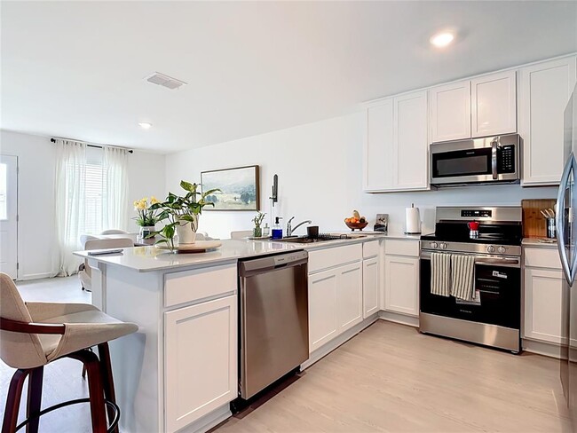 Building Photo - 2526 Aveeno Ave