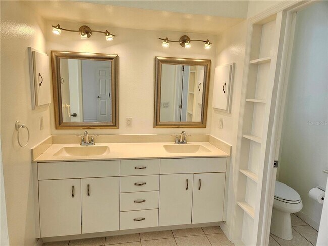 Building Photo - 835 Chalmers Dr