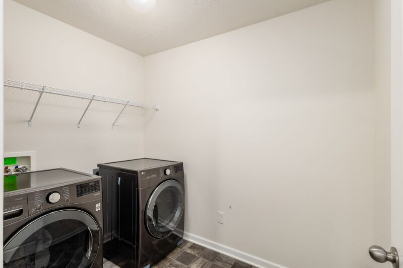 Building Photo - 2868 Beechwood Dr