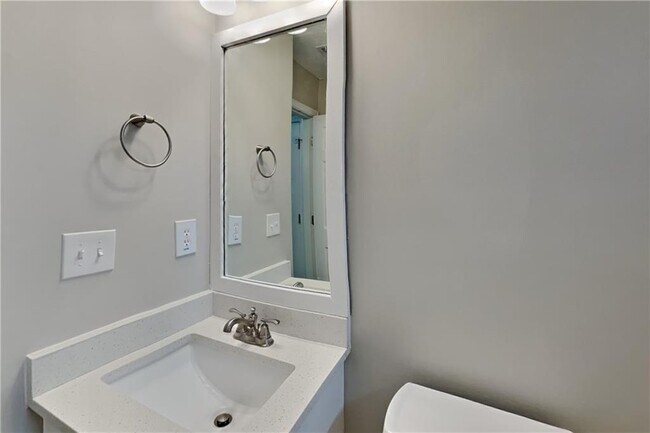 Building Photo - 1357 Glenover Way