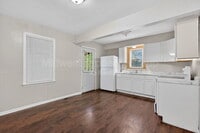 Building Photo - 224 S Harvey Ave