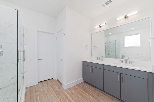 Building Photo - 2103 Holman St