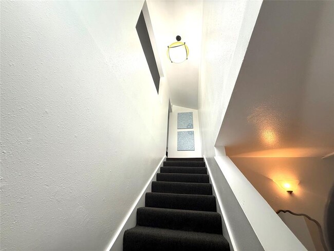 Building Photo - 1709 Wild Basin Ledge