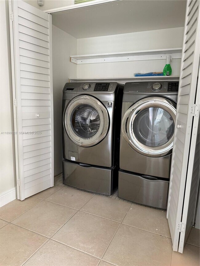 Building Photo - 14362 SW 96th Ln