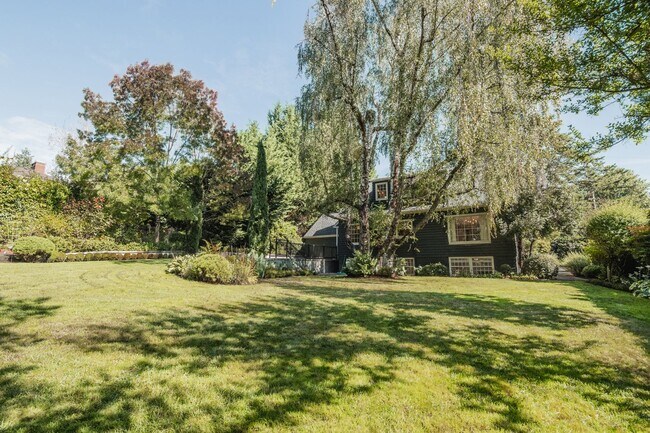 Building Photo - 4527 SW 29th Ave
