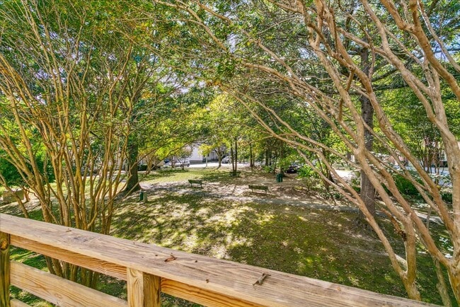 Building Photo - Bright 2 Bedroom Townhome in Williamsburg VA with Finished Lower Level & Private Balcony