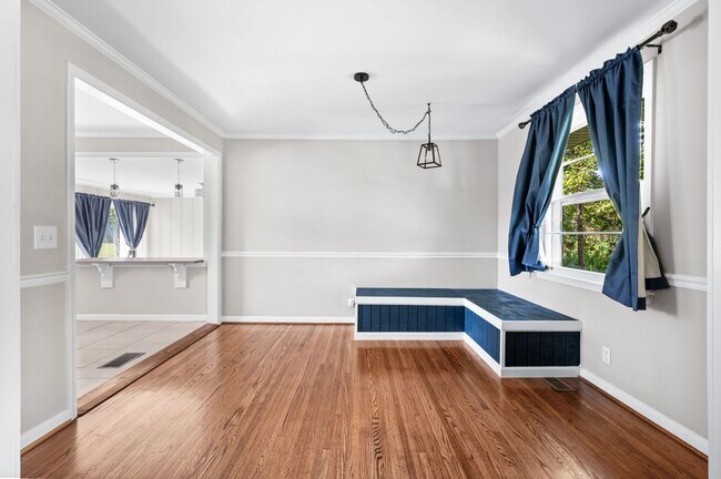 Building Photo - Beautifully Updated 3BR/1.5BA Home in Coveted Caldwell Hall!