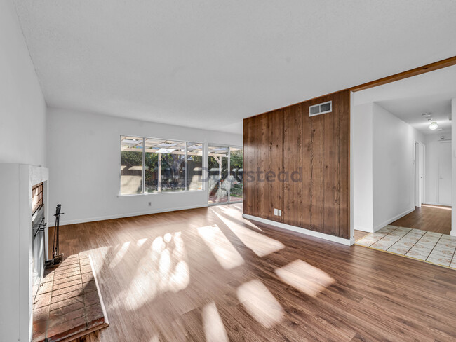 Building Photo - 738 El Sereno Dr