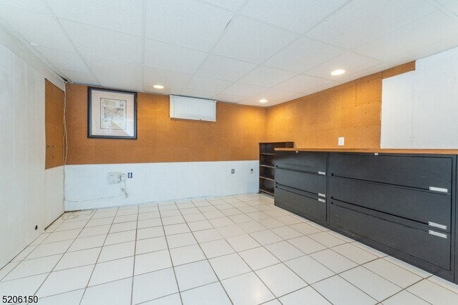 Building Photo - 326 Victor St