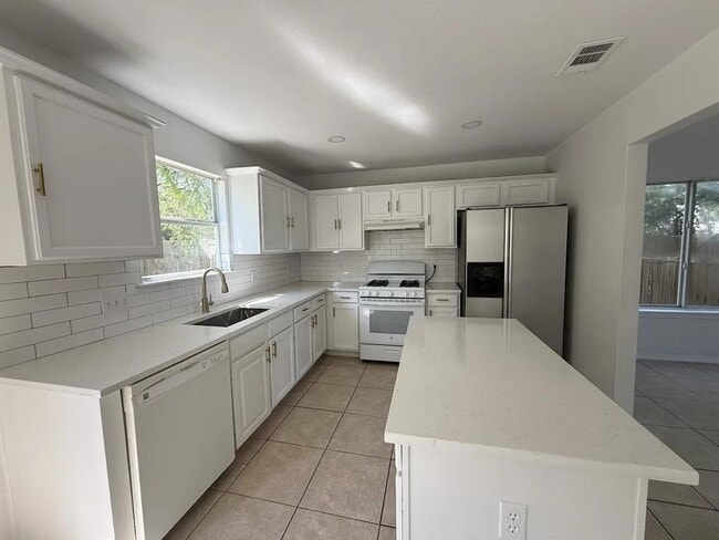 Building Photo - 2324 Friarcreek Loop