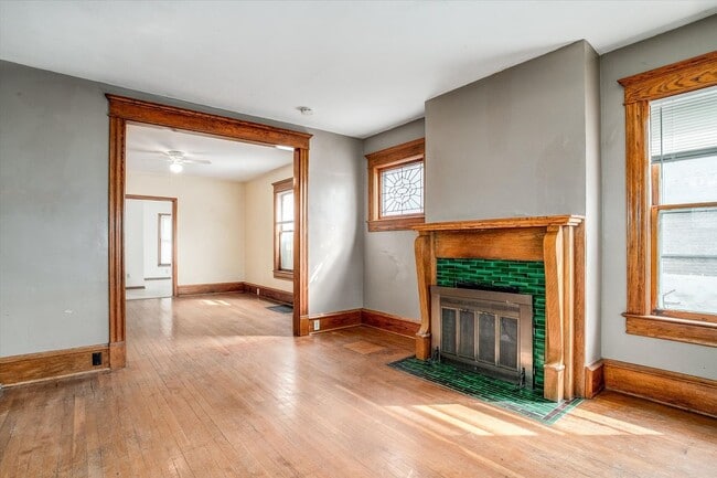 Building Photo - 908 E 31st St