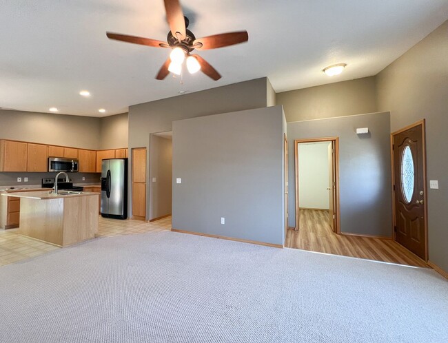 Building Photo - Three Bedroom, Two Bath House in Southview