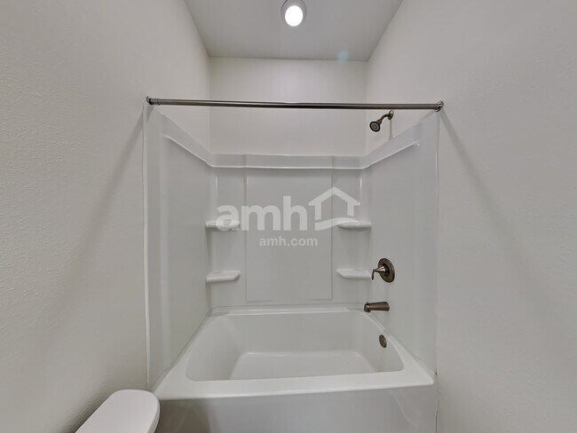 Building Photo - 922 Walden Woods Dr