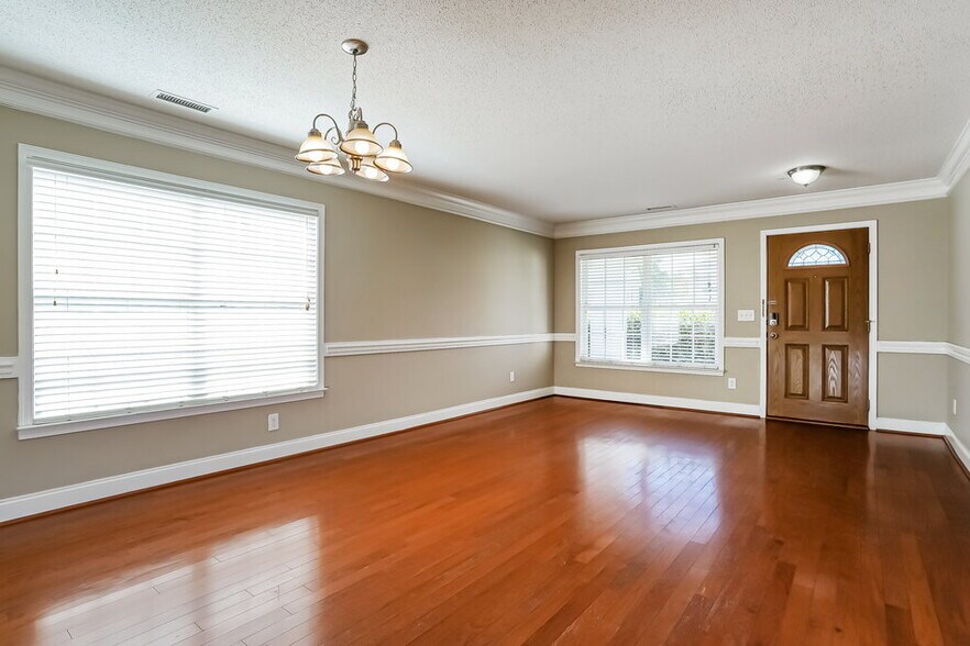 Building Photo - 124 Sleeper Car Ln