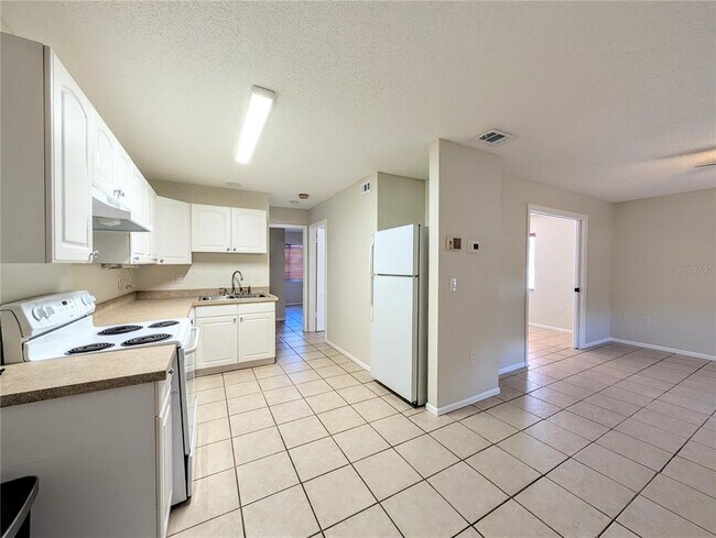 Building Photo - 1122 68th Ave Dr W