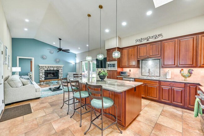 Building Photo - 1519 Via Hacienda