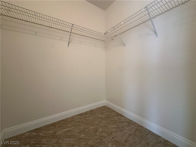 Building Photo - 2732 Darby Falls Dr