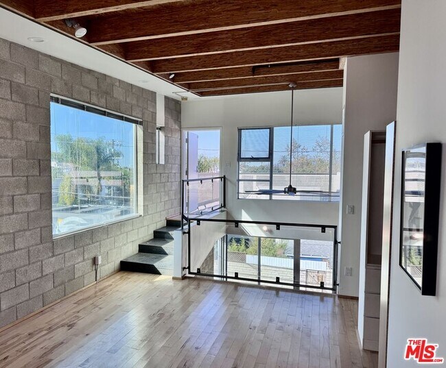 Building Photo - 717 Highland Ave