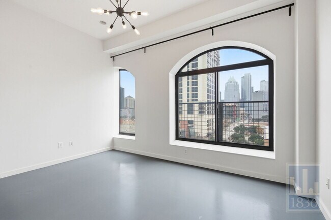 Building Photo - 507 Sabine St