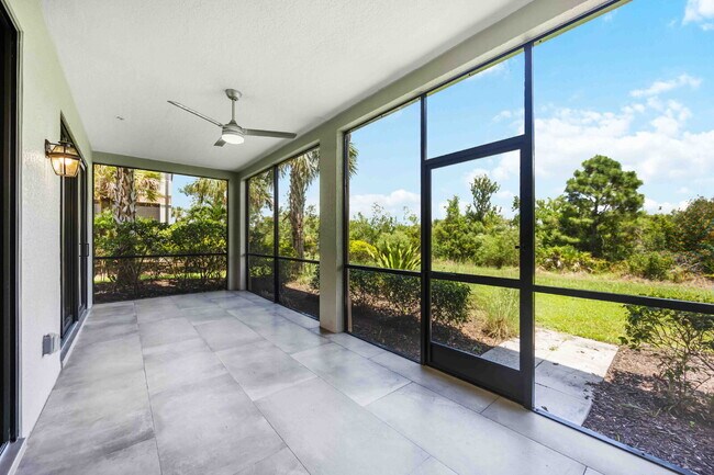 Building Photo - "Spacious 2-Bed, 2-Bath W/Den Condo Retrea...