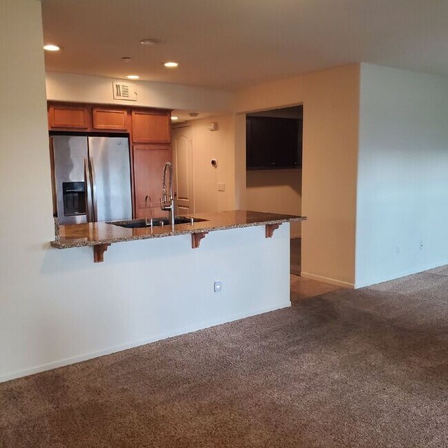 Building Photo - 2 Bed, 2 Bath located within Point Loma an...
