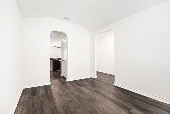 Building Photo - Well-Maintained 3-Bedroom Home – Ideal for Students & Professionals!