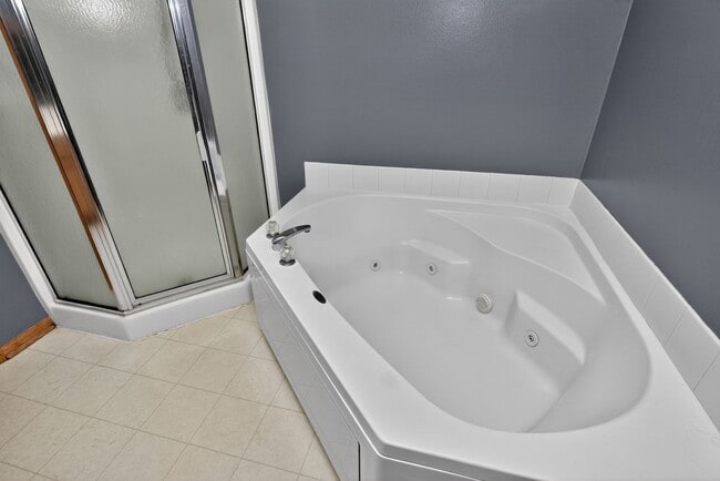 Building Photo - NEAR OTTER CREEK GOLF COURSE!! 2 Bedroom, 1.5 Bathroom in Northeast Ankeny