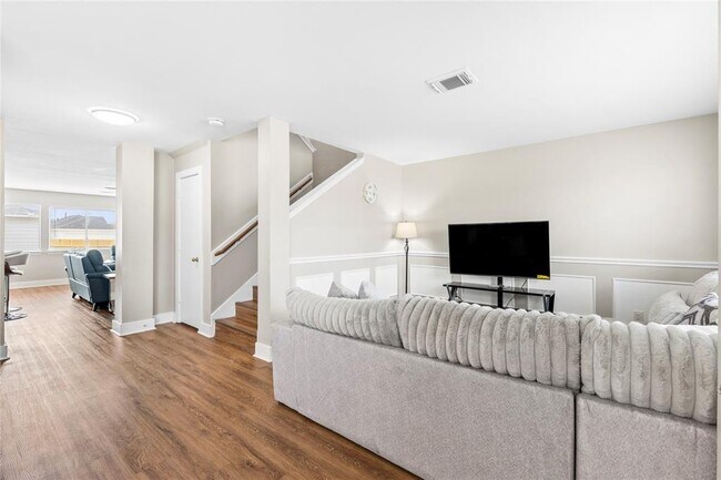 Building Photo - 1011 Grassy View Dr