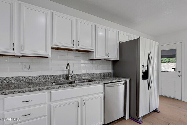 Building Photo - 4828 Ballerina Dr