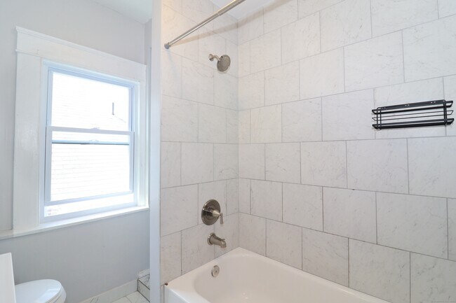 Building Photo - 253 Willow St