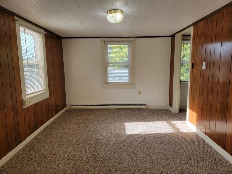 Building Photo - 611 Square St