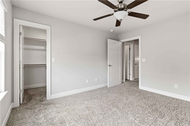 Building Photo - 931 E Skyline Lp
