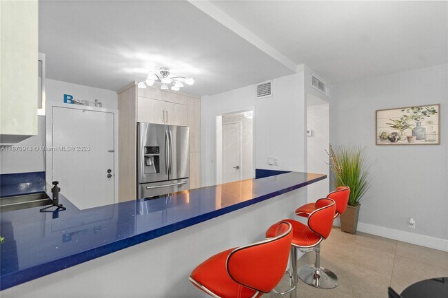Building Photo - 3725 S Ocean Dr