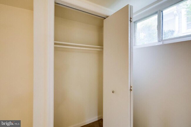 Building Photo - 4209 Ellicott St NW