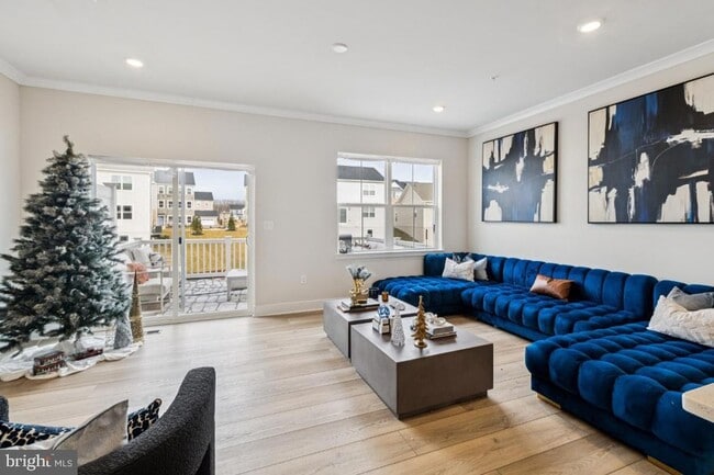 Building Photo - 10939 Drummond Pl