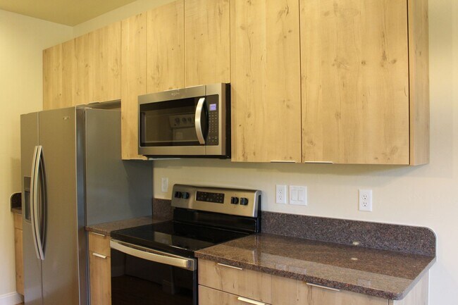 Building Photo - Newer 2 bed / 2 bath Bison Cove Condo